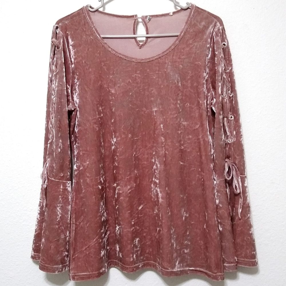 Liquid by Sioni bell lace sleeve crushed velvet